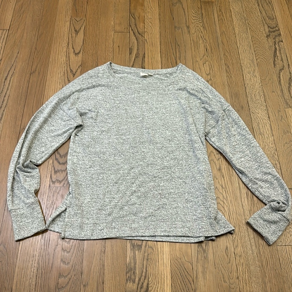 GAP Women’s Gray Long Sleeve Tee - Size Small